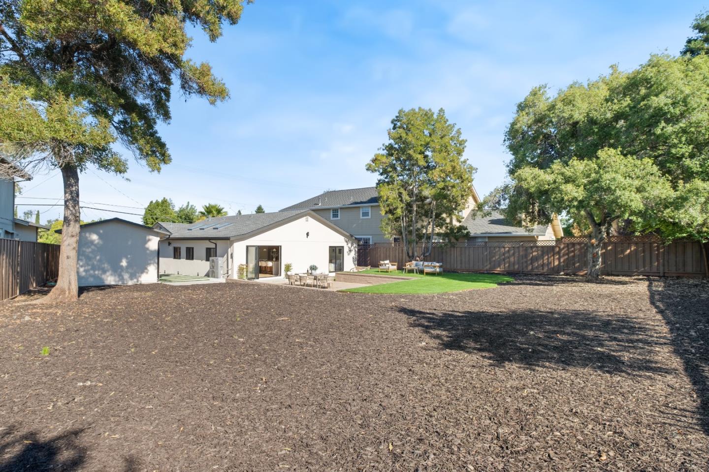 Detail Gallery Image 33 of 51 For 540 Sapphire St, Redwood City,  CA 94062 - 4 Beds | 2/1 Baths