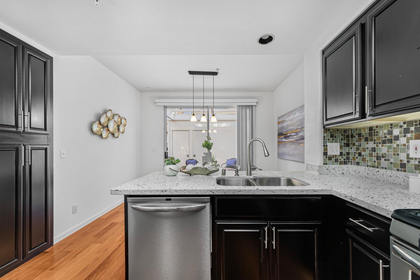 Detail Gallery Image 13 of 43 For 422 Camille Cir #14,  San Jose,  CA 95134 - 2 Beds | 2/1 Baths