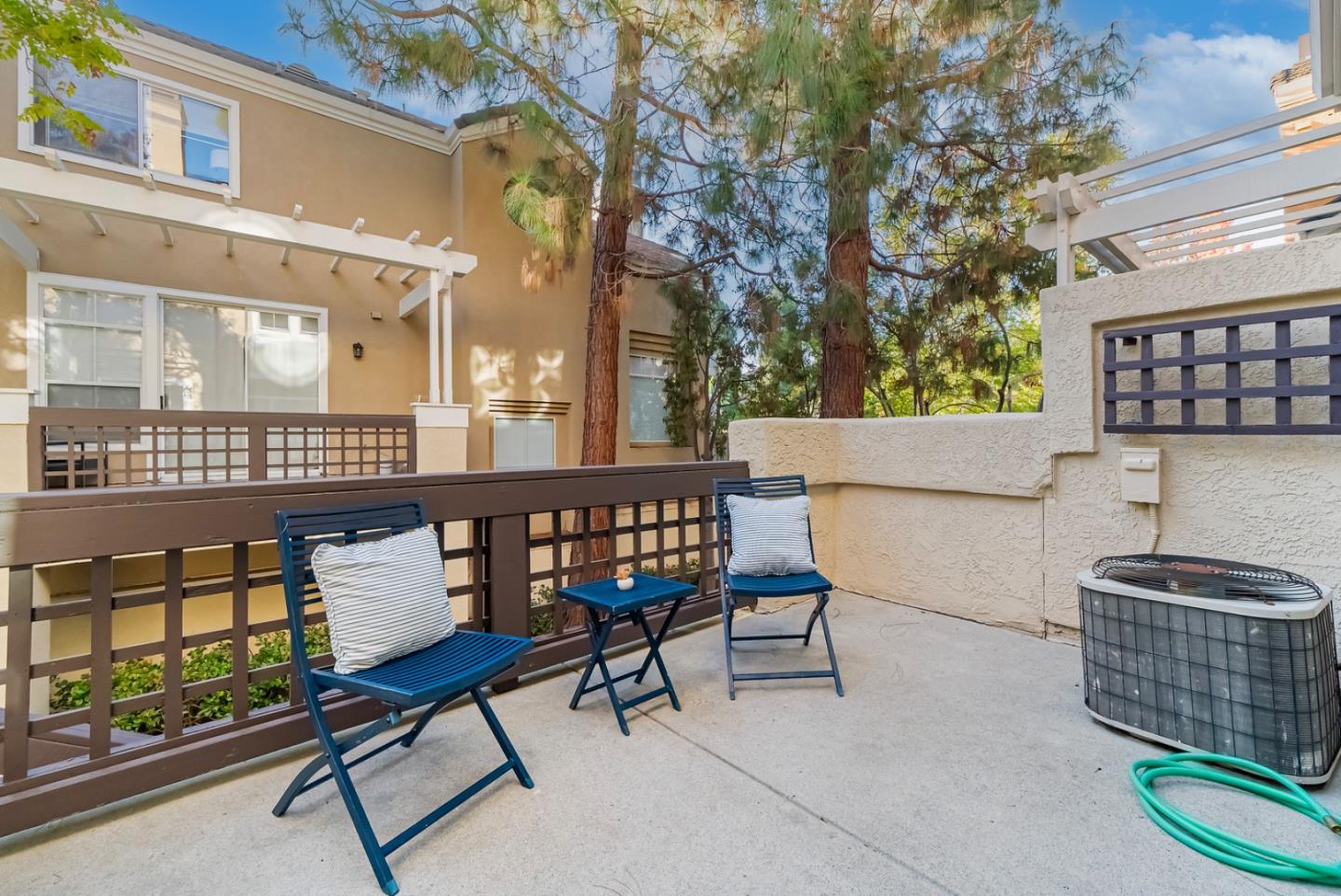 Detail Gallery Image 3 of 43 For 422 Camille Cir #14,  San Jose,  CA 95134 - 2 Beds | 2/1 Baths