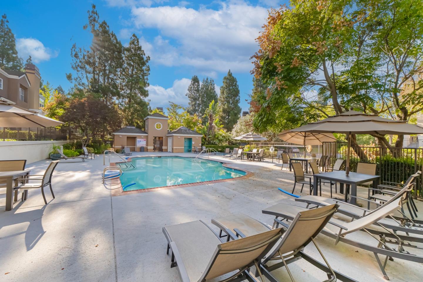 Detail Gallery Image 38 of 43 For 422 Camille Cir #14,  San Jose,  CA 95134 - 2 Beds | 2/1 Baths