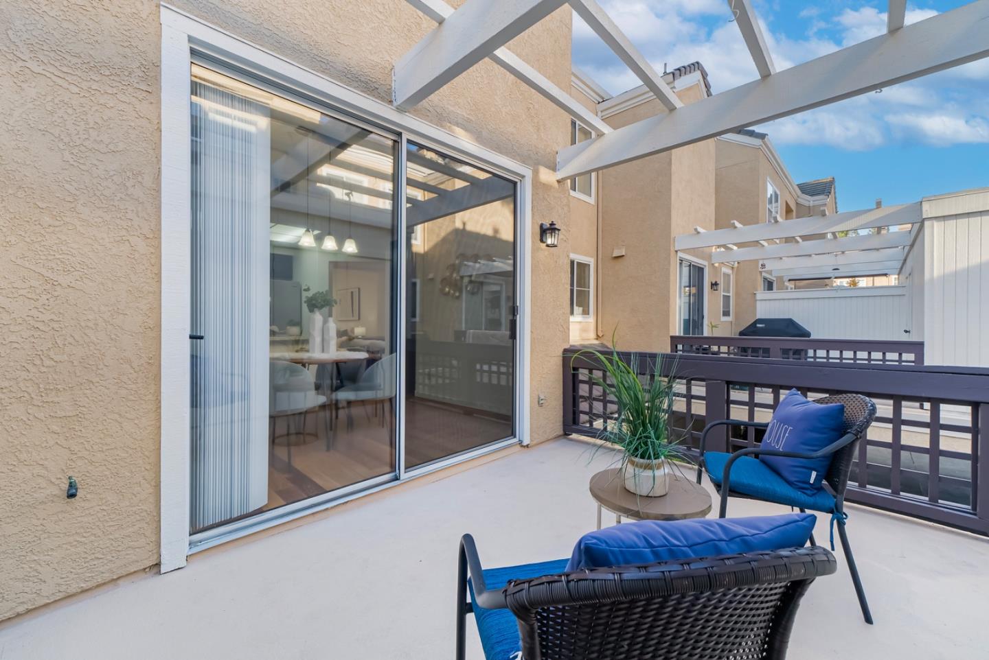 Detail Gallery Image 4 of 43 For 422 Camille Cir #14,  San Jose,  CA 95134 - 2 Beds | 2/1 Baths