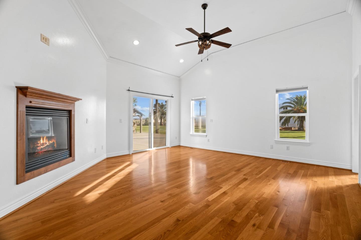 Detail Gallery Image 16 of 57 For 1353 Perry Ct, Hollister,  CA 95023 - 4 Beds | 2/1 Baths