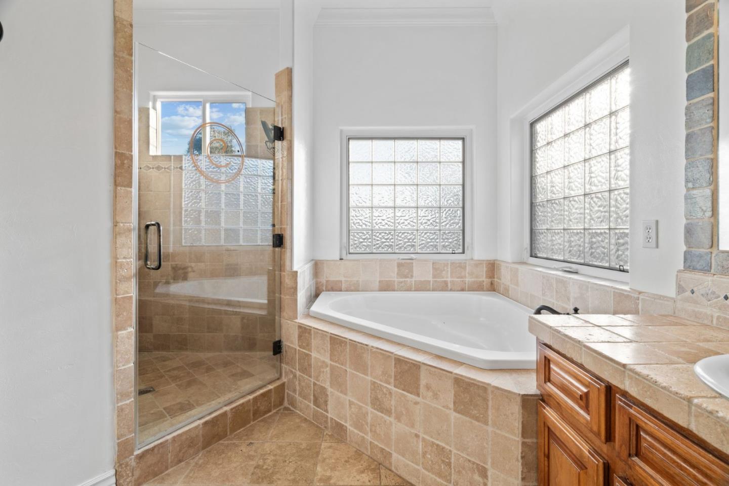 Detail Gallery Image 18 of 57 For 1353 Perry Ct, Hollister,  CA 95023 - 4 Beds | 2/1 Baths