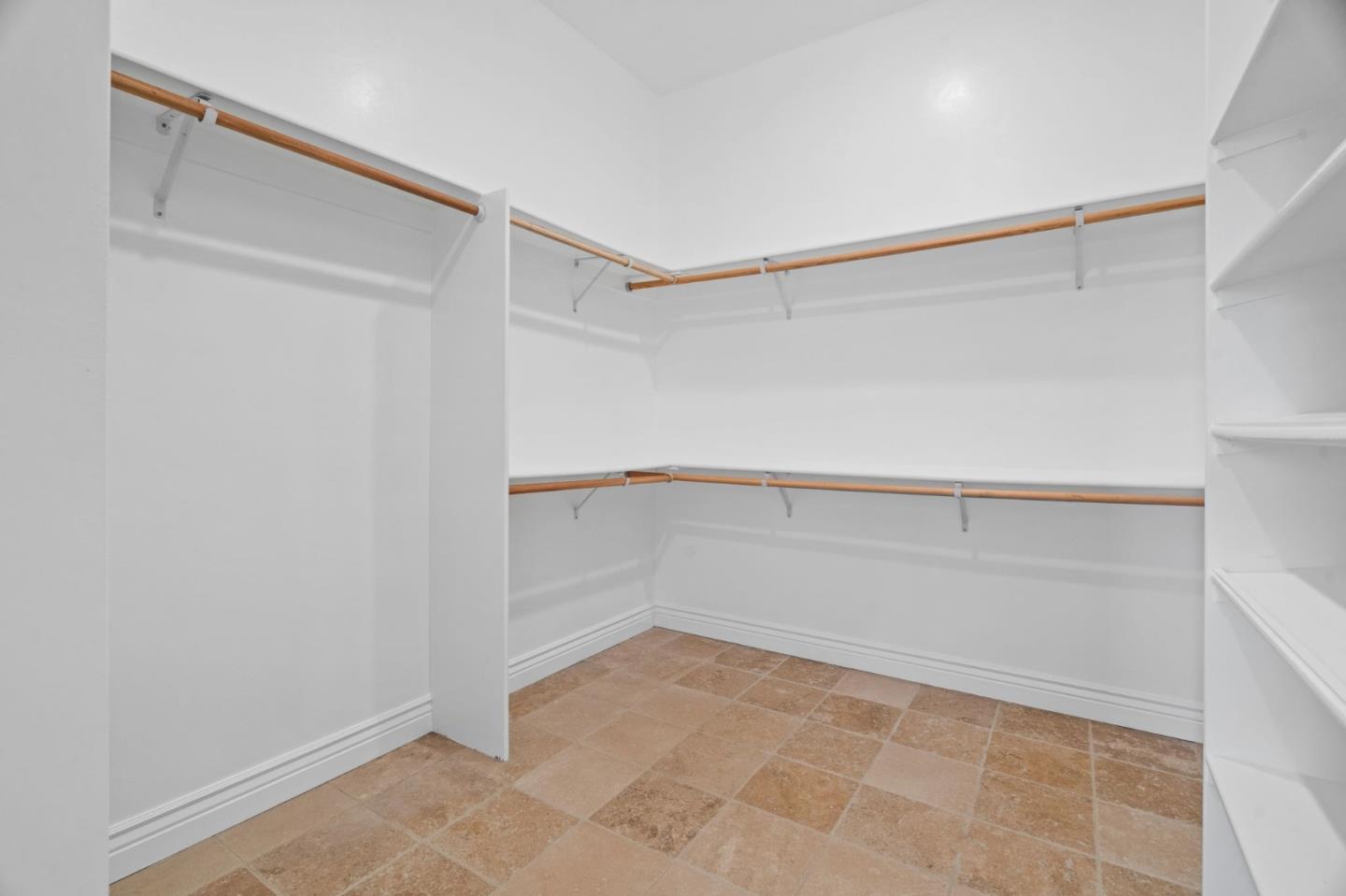 Detail Gallery Image 20 of 57 For 1353 Perry Ct, Hollister,  CA 95023 - 4 Beds | 2/1 Baths