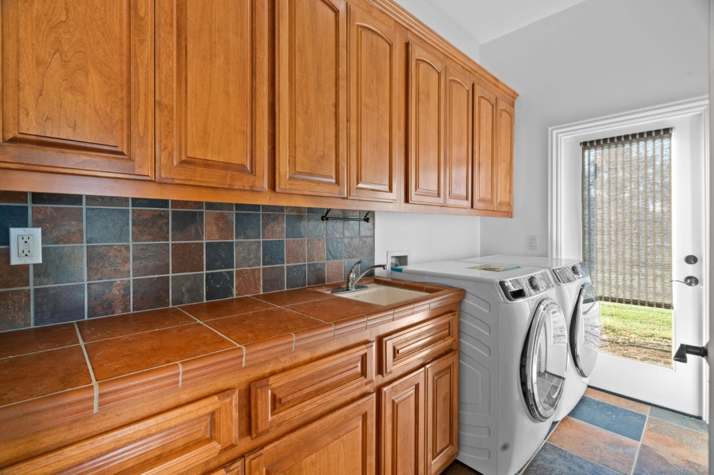 Detail Gallery Image 22 of 57 For 1353 Perry Ct, Hollister,  CA 95023 - 4 Beds | 2/1 Baths