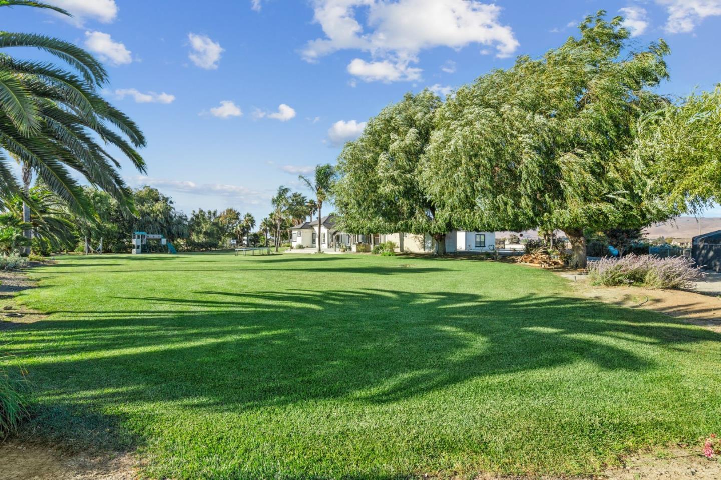 Detail Gallery Image 24 of 57 For 1353 Perry Ct, Hollister,  CA 95023 - 4 Beds | 2/1 Baths