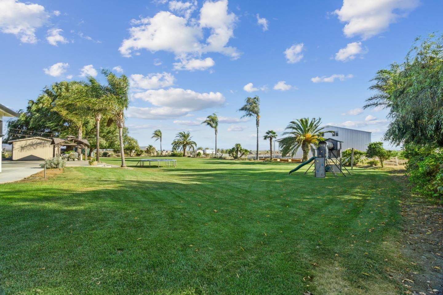 Detail Gallery Image 25 of 57 For 1353 Perry Ct, Hollister,  CA 95023 - 4 Beds | 2/1 Baths
