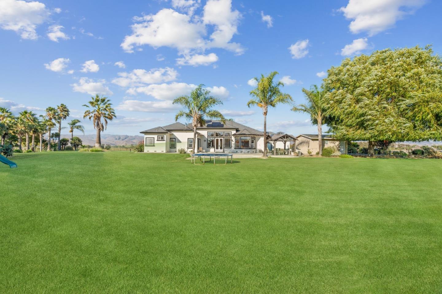 Detail Gallery Image 27 of 57 For 1353 Perry Ct, Hollister,  CA 95023 - 4 Beds | 2/1 Baths