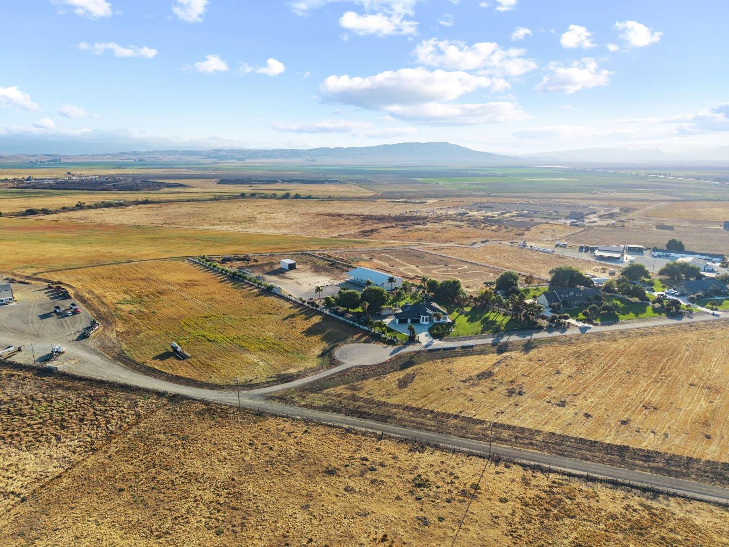 Detail Gallery Image 53 of 57 For 1353 Perry Ct, Hollister,  CA 95023 - 4 Beds | 2/1 Baths