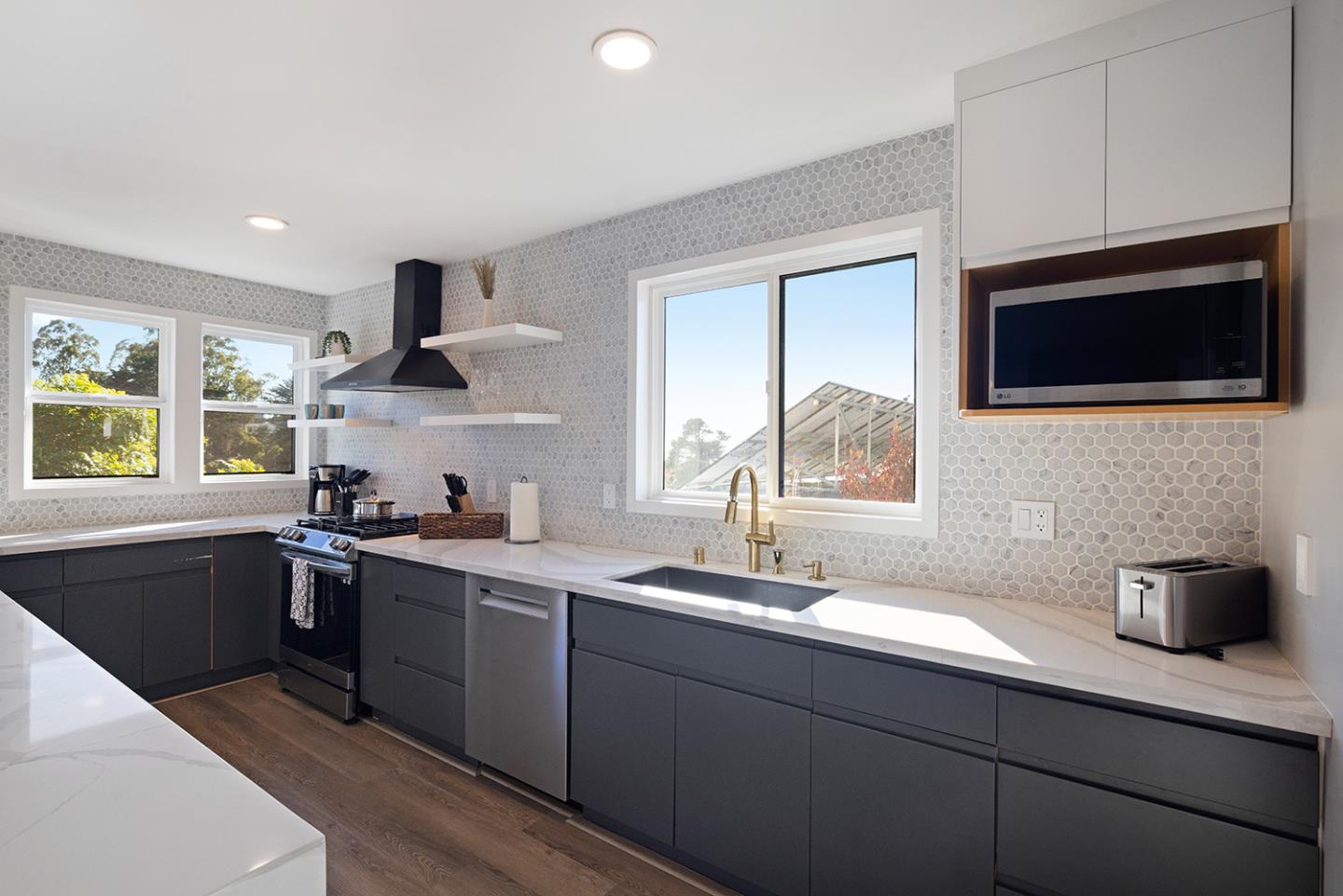 Detail Gallery Image 30 of 78 For 488 Monterey Rd, Pacifica,  CA 94044 - 5 Beds | 3 Baths