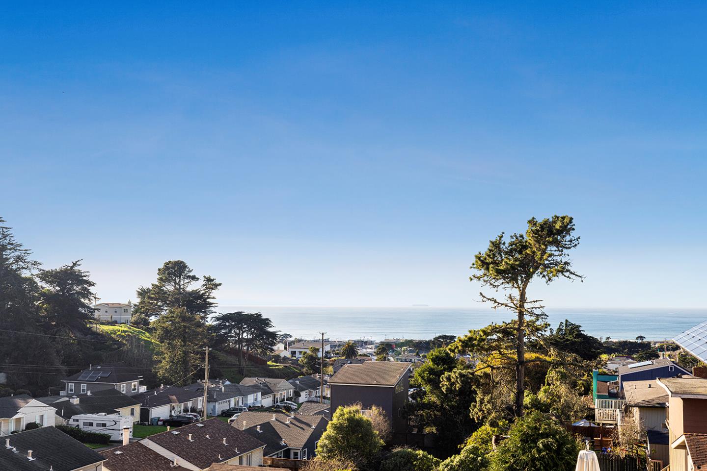 Detail Gallery Image 8 of 78 For 488 Monterey Rd, Pacifica,  CA 94044 - 5 Beds | 3 Baths