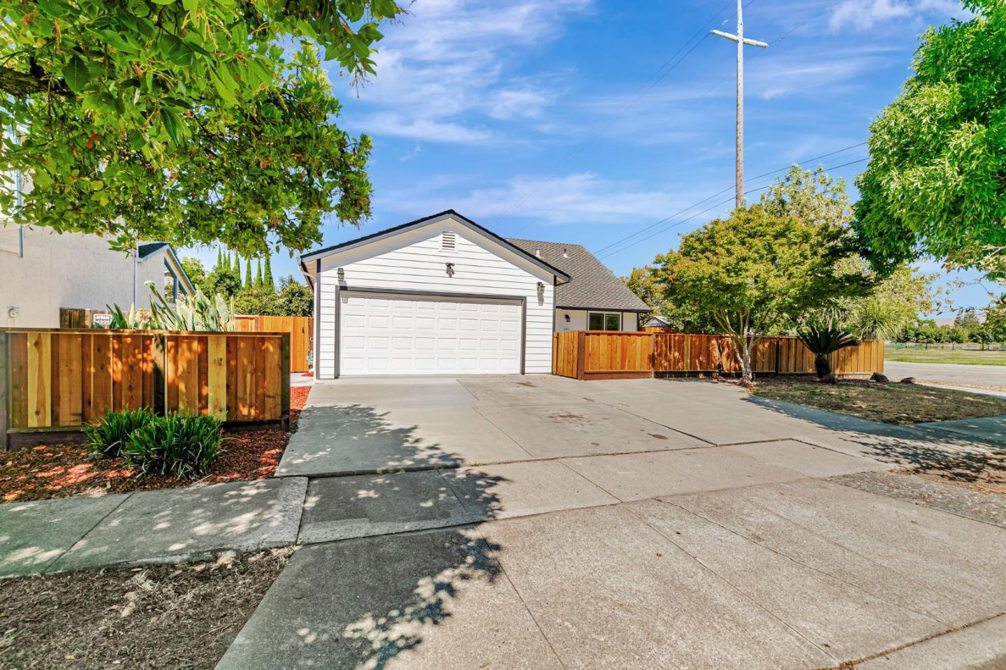 Detail Gallery Image 3 of 45 For 1997 Lowney Way, San Jose,  CA 95131 - 4 Beds | 2 Baths