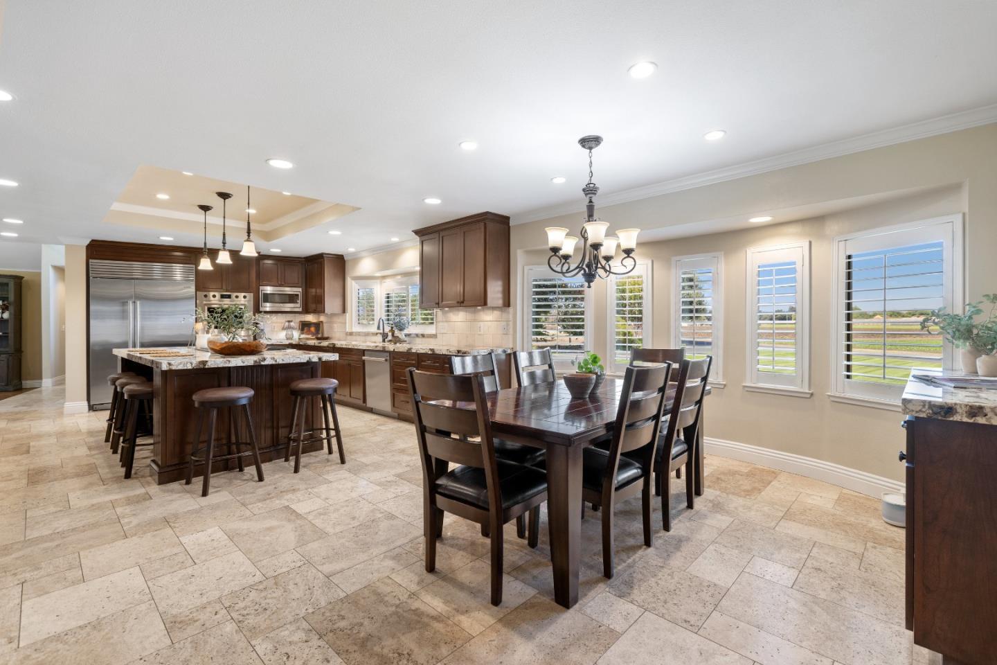 Detail Gallery Image 11 of 59 For 7096 Holsclaw Rd, Gilroy,  CA 95020 - 4 Beds | 3/1 Baths