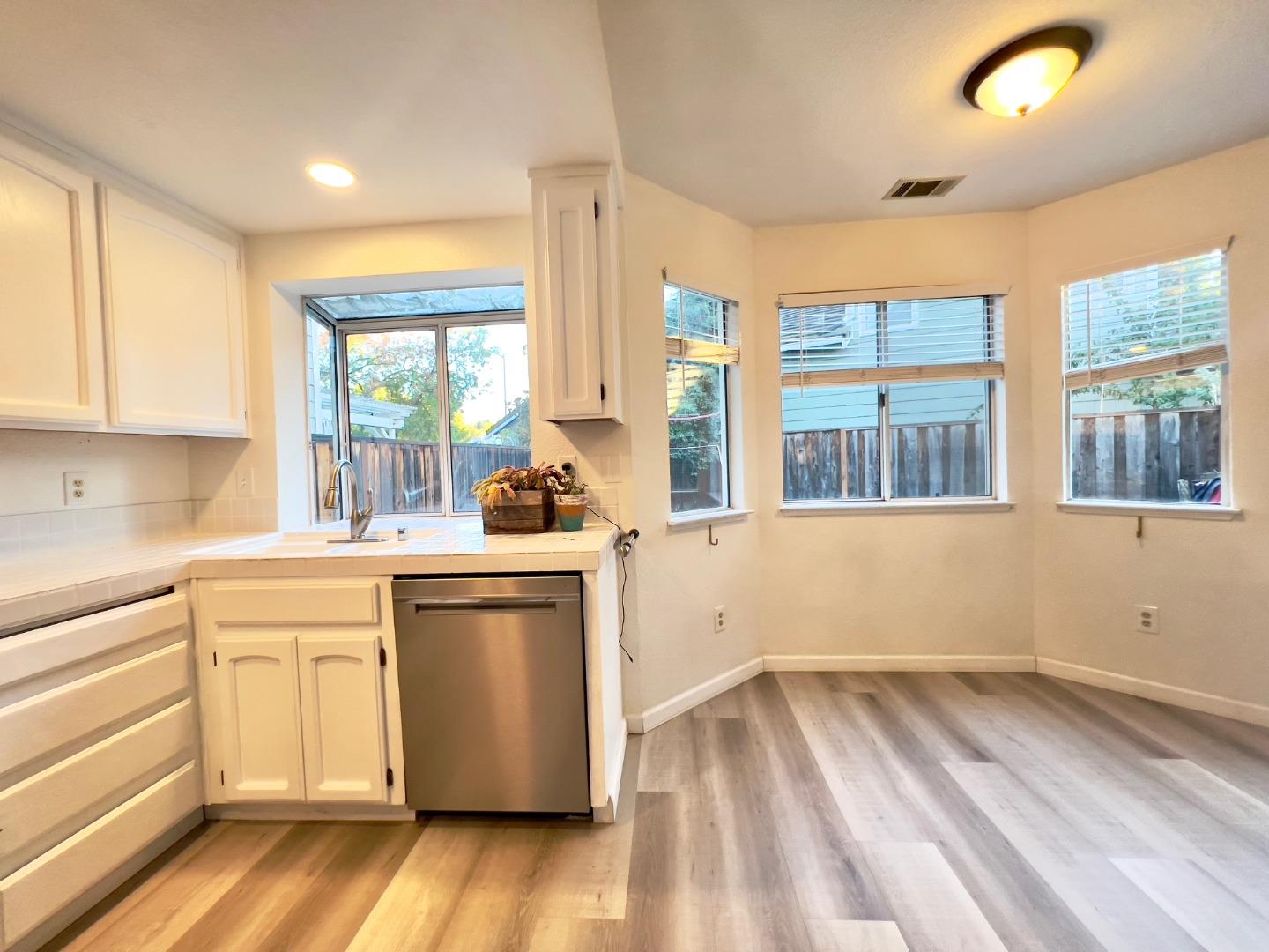 Detail Gallery Image 19 of 50 For 479 Tioga Ct, Pleasanton,  CA 94566 - 3 Beds | 2/1 Baths