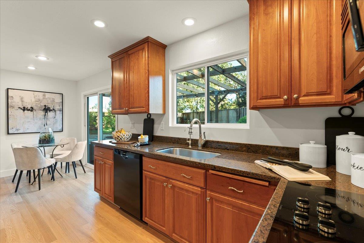 Detail Gallery Image 10 of 38 For 6698 Charter Oak Pl, San Jose,  CA 95120 - 5 Beds | 3 Baths