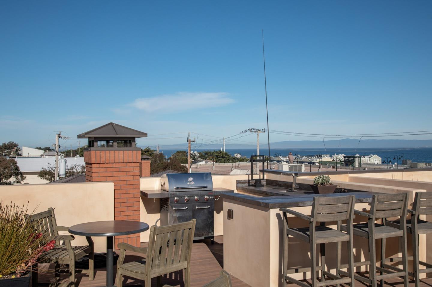 Detail Gallery Image 12 of 24 For 575 Foam St #D,  Monterey,  CA 93940 - 3 Beds | 2 Baths