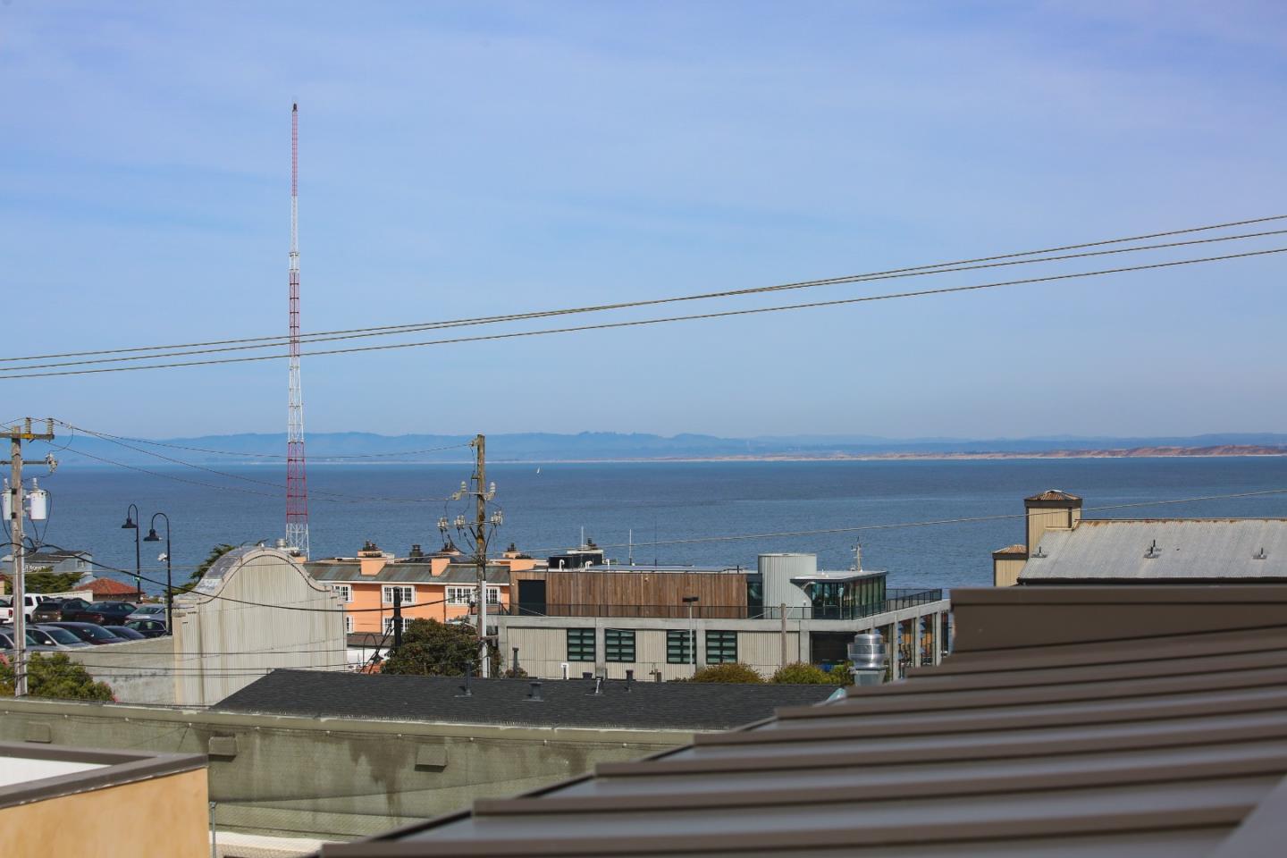 Detail Gallery Image 13 of 24 For 575 Foam St #D,  Monterey,  CA 93940 - 3 Beds | 2 Baths