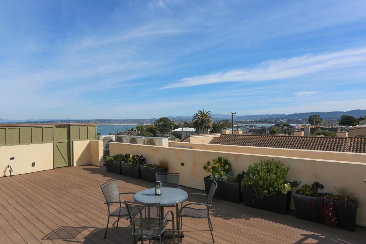 Detail Gallery Image 14 of 24 For 575 Foam St #D,  Monterey,  CA 93940 - 3 Beds | 2 Baths