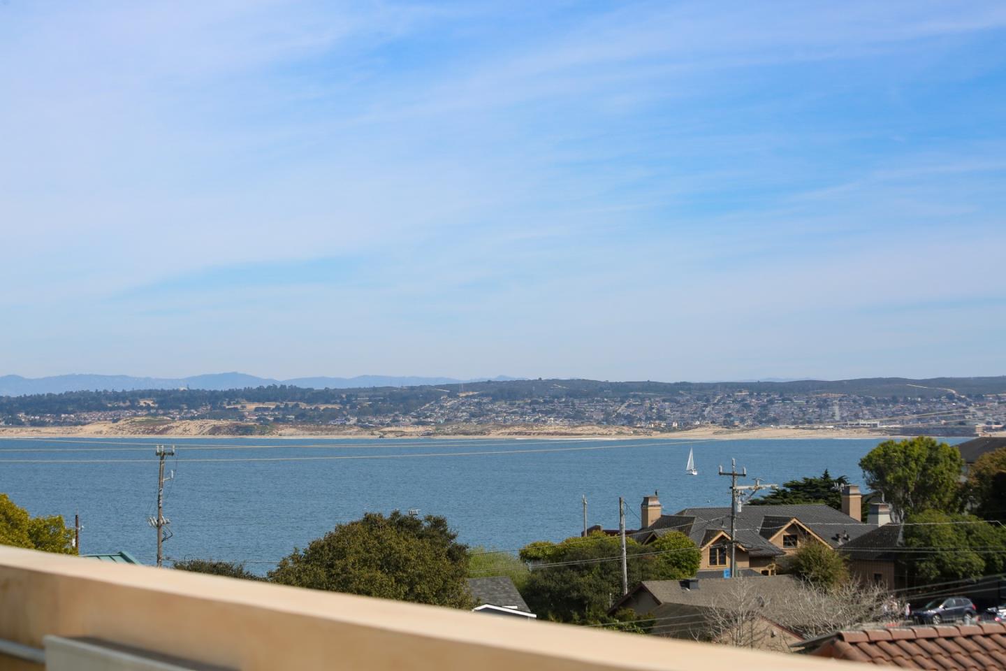 Detail Gallery Image 15 of 24 For 575 Foam St #D,  Monterey,  CA 93940 - 3 Beds | 2 Baths