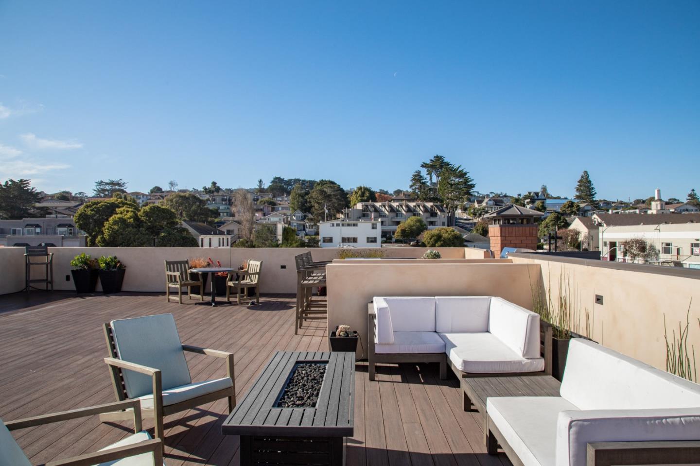 Detail Gallery Image 16 of 24 For 575 Foam St #D,  Monterey,  CA 93940 - 3 Beds | 2 Baths