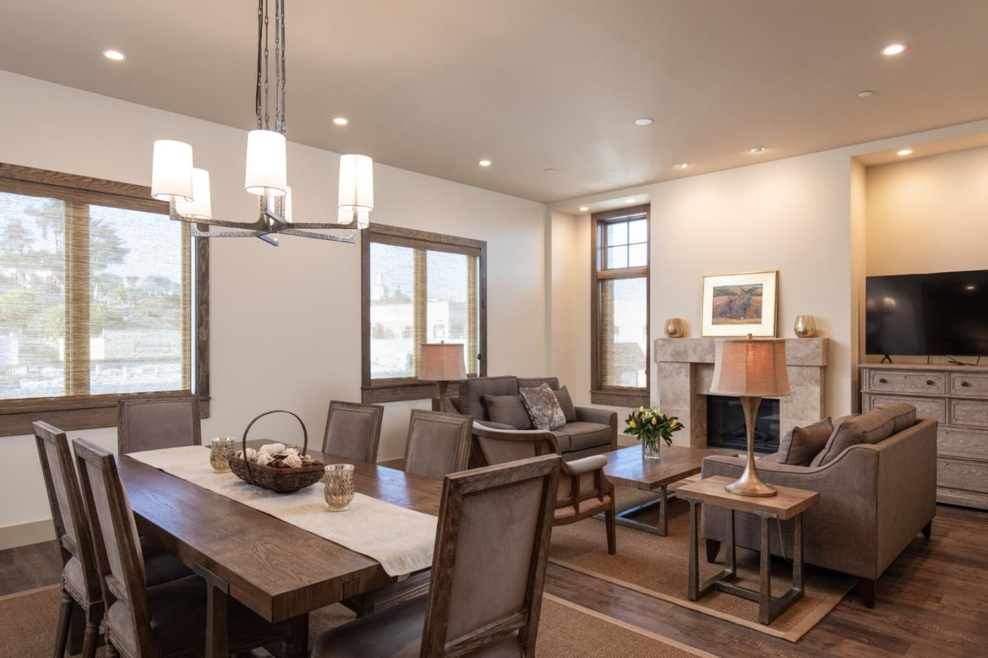 Detail Gallery Image 3 of 24 For 575 Foam St #D,  Monterey,  CA 93940 - 3 Beds | 2 Baths