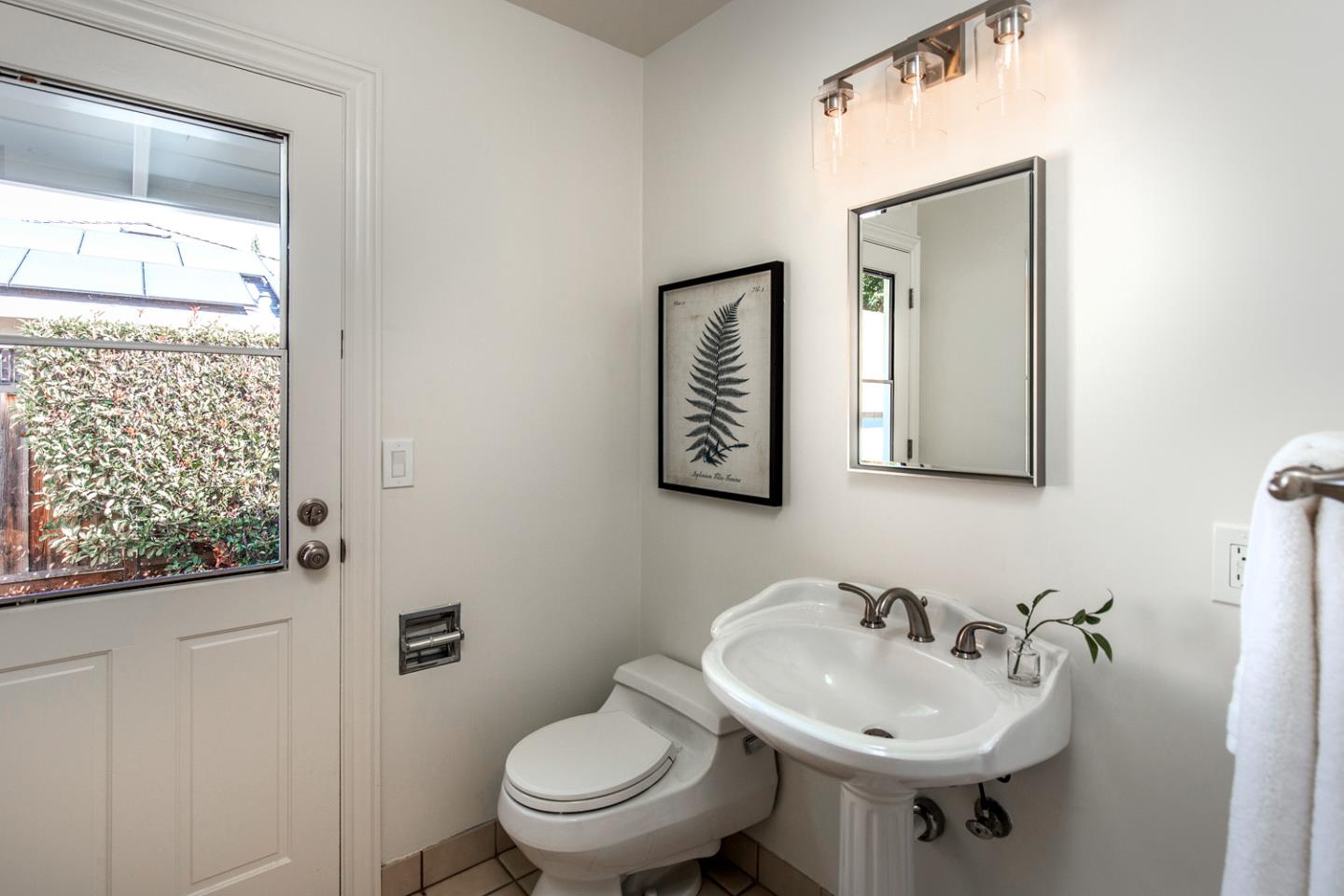 Detail Gallery Image 11 of 29 For 3388 Lubich Dr, Mountain View,  CA 94040 - 3 Beds | 2/1 Baths