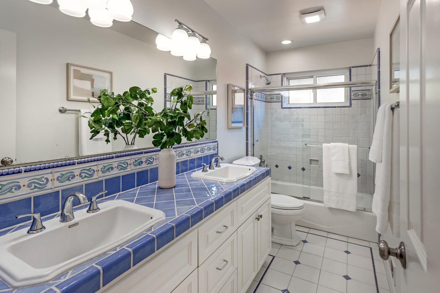 Detail Gallery Image 19 of 29 For 3388 Lubich Dr, Mountain View,  CA 94040 - 3 Beds | 2/1 Baths