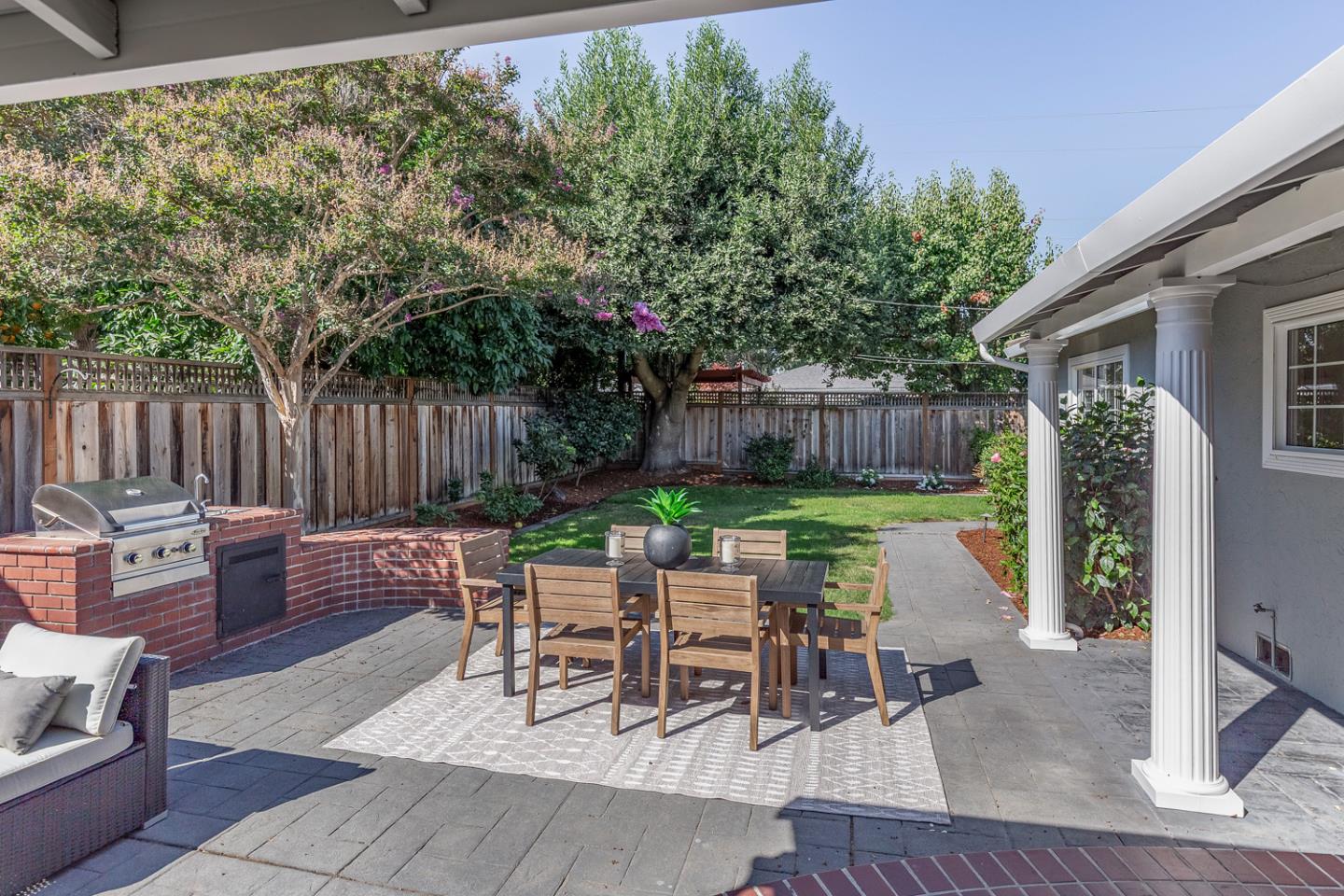 Detail Gallery Image 20 of 29 For 3388 Lubich Dr, Mountain View,  CA 94040 - 3 Beds | 2/1 Baths