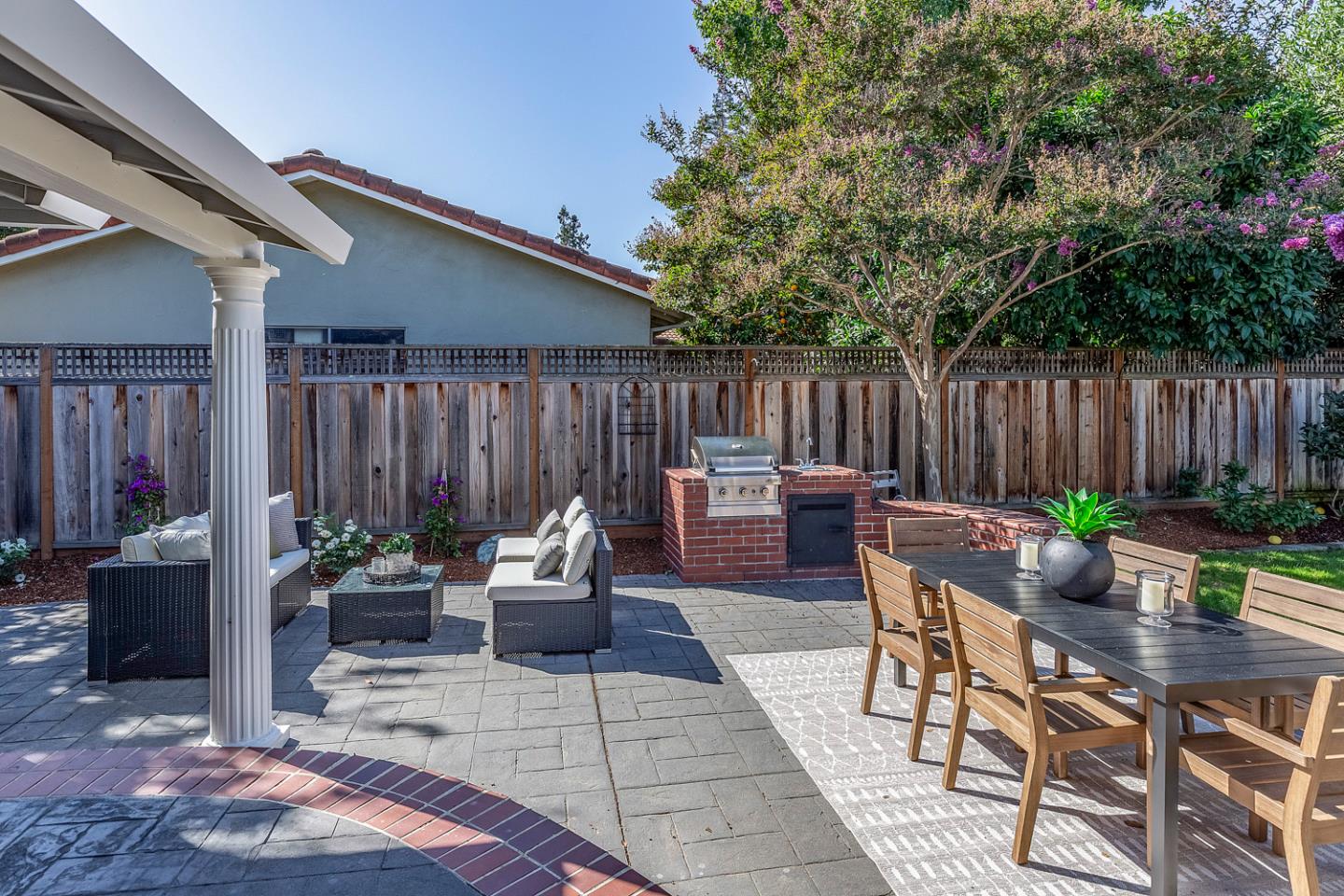 Detail Gallery Image 21 of 29 For 3388 Lubich Dr, Mountain View,  CA 94040 - 3 Beds | 2/1 Baths