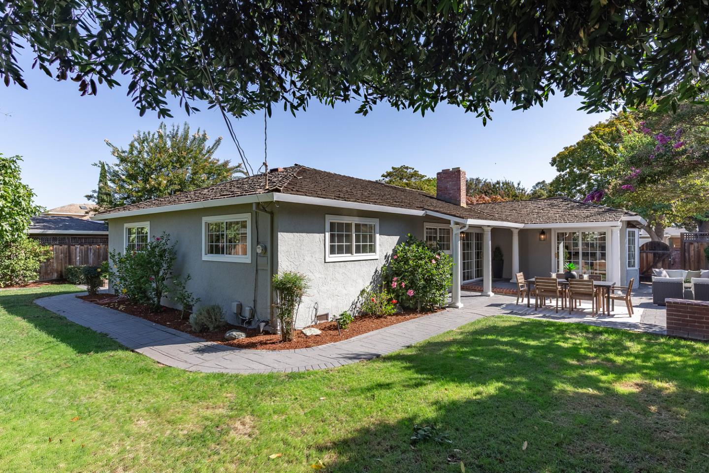 Detail Gallery Image 24 of 29 For 3388 Lubich Dr, Mountain View,  CA 94040 - 3 Beds | 2/1 Baths