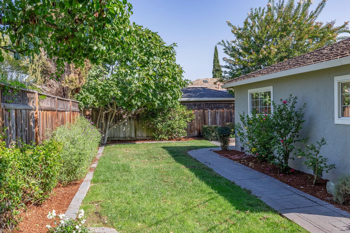 Detail Gallery Image 25 of 29 For 3388 Lubich Dr, Mountain View,  CA 94040 - 3 Beds | 2/1 Baths