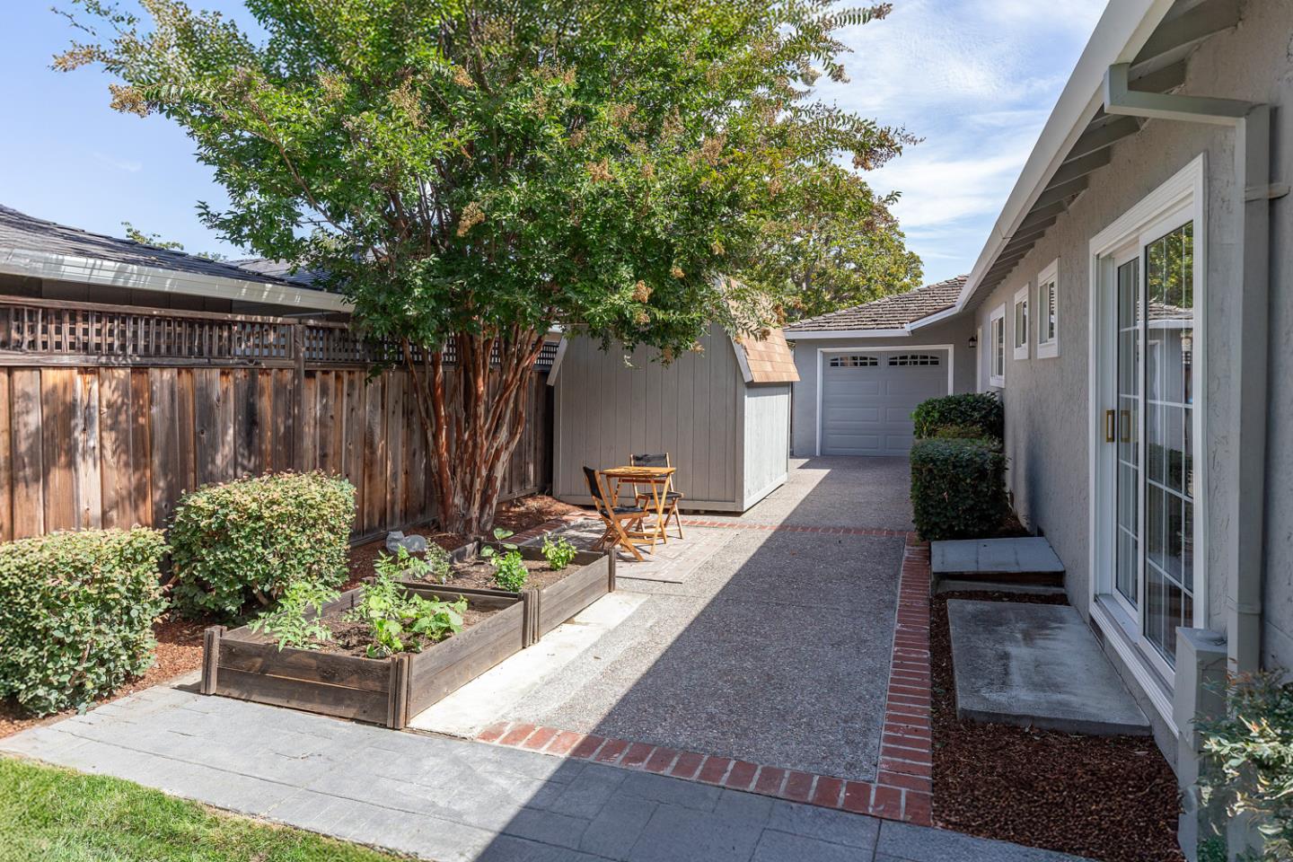 Detail Gallery Image 26 of 29 For 3388 Lubich Dr, Mountain View,  CA 94040 - 3 Beds | 2/1 Baths