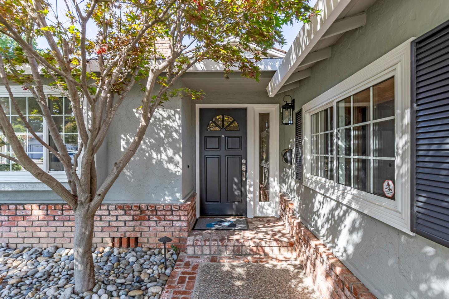 Detail Gallery Image 3 of 29 For 3388 Lubich Dr, Mountain View,  CA 94040 - 3 Beds | 2/1 Baths