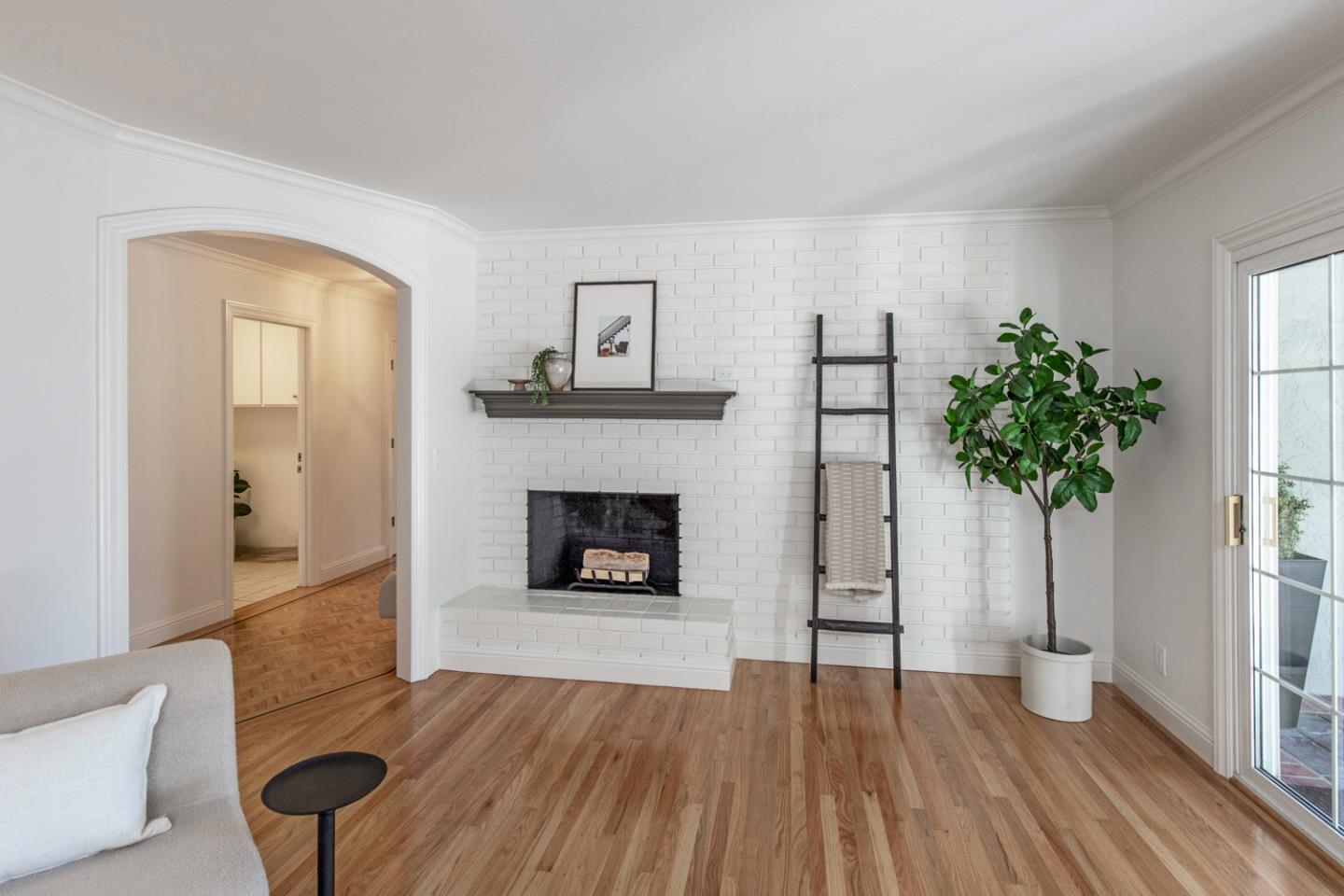 Detail Gallery Image 5 of 29 For 3388 Lubich Dr, Mountain View,  CA 94040 - 3 Beds | 2/1 Baths