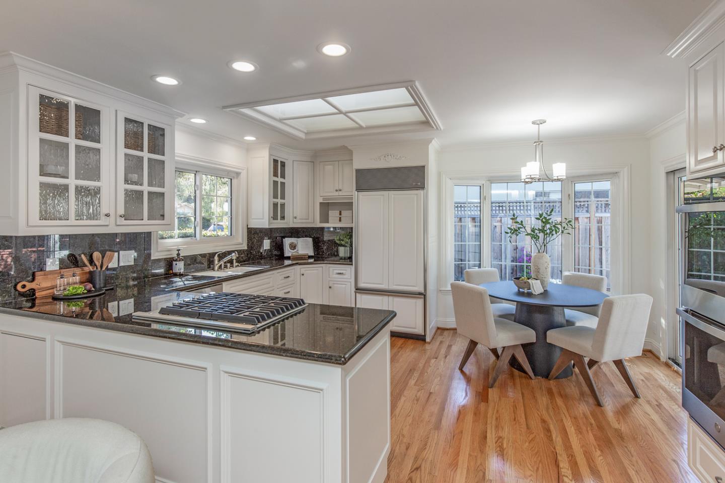 Detail Gallery Image 6 of 29 For 3388 Lubich Dr, Mountain View,  CA 94040 - 3 Beds | 2/1 Baths