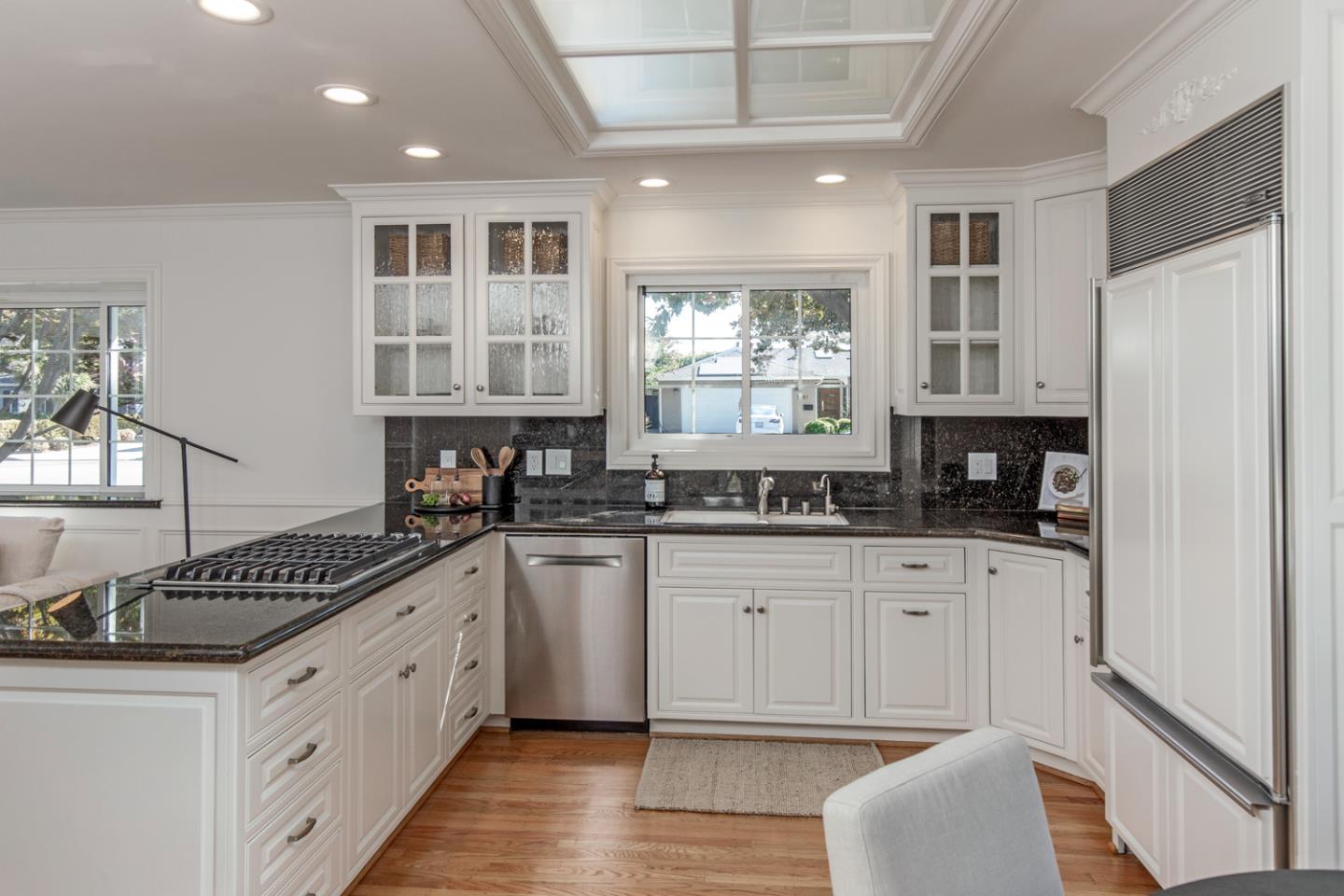 Detail Gallery Image 7 of 29 For 3388 Lubich Dr, Mountain View,  CA 94040 - 3 Beds | 2/1 Baths