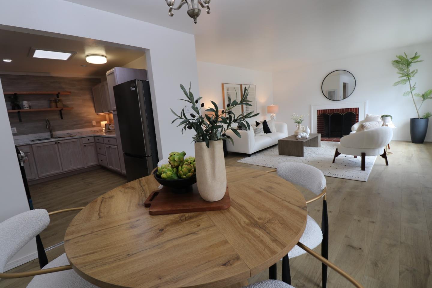 Detail Gallery Image 6 of 21 For 227 Wicklow Dr, South San Francisco,  CA 94080 - 4 Beds | 2 Baths