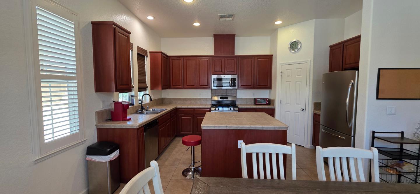 Detail Gallery Image 11 of 39 For 9403 Vintner Cir, Patterson,  CA 95363 - 3 Beds | 2 Baths