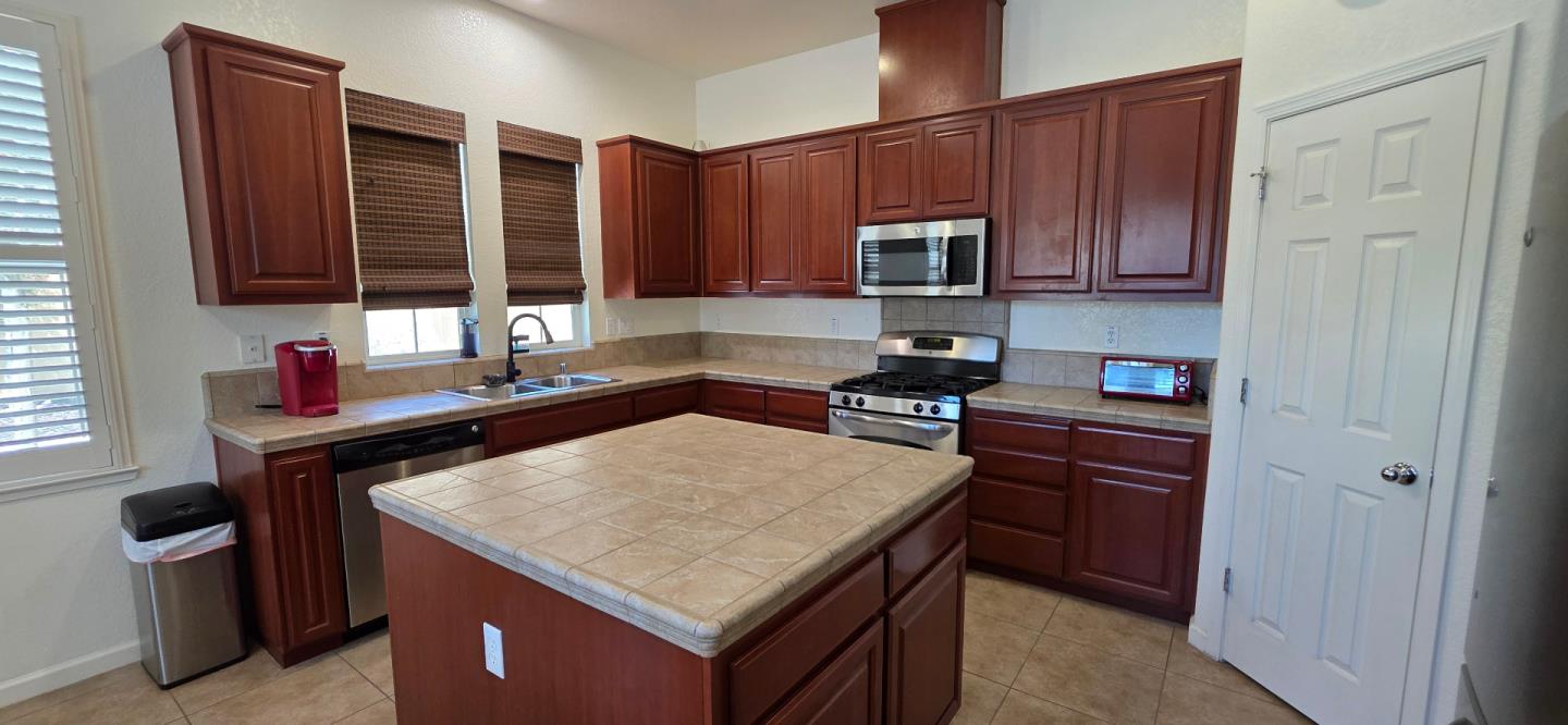 Detail Gallery Image 7 of 39 For 9403 Vintner Cir, Patterson,  CA 95363 - 3 Beds | 2 Baths