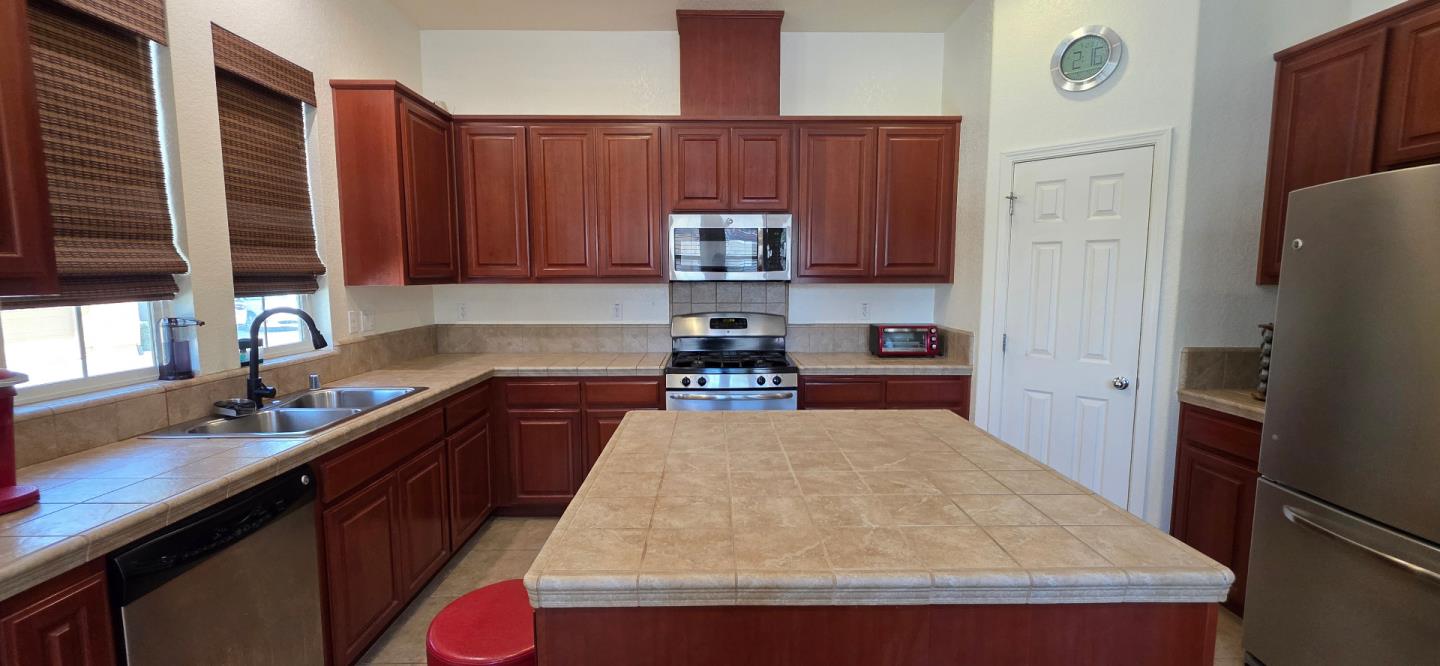 Detail Gallery Image 8 of 39 For 9403 Vintner Cir, Patterson,  CA 95363 - 3 Beds | 2 Baths