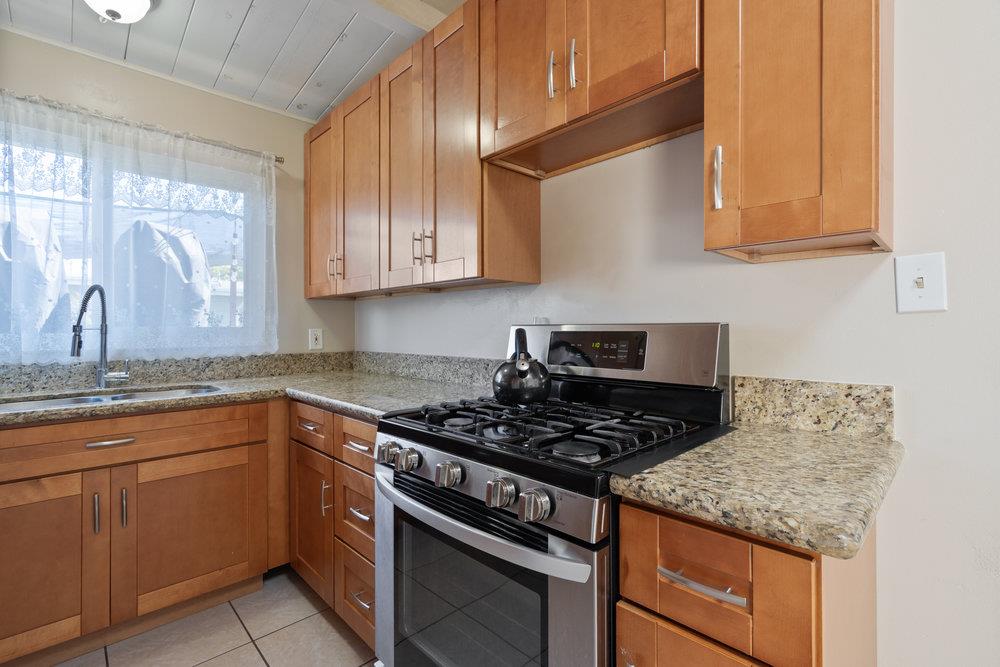Detail Gallery Image 13 of 27 For 643 Rainier Dr, Salinas,  CA 93906 - 3 Beds | 2 Baths