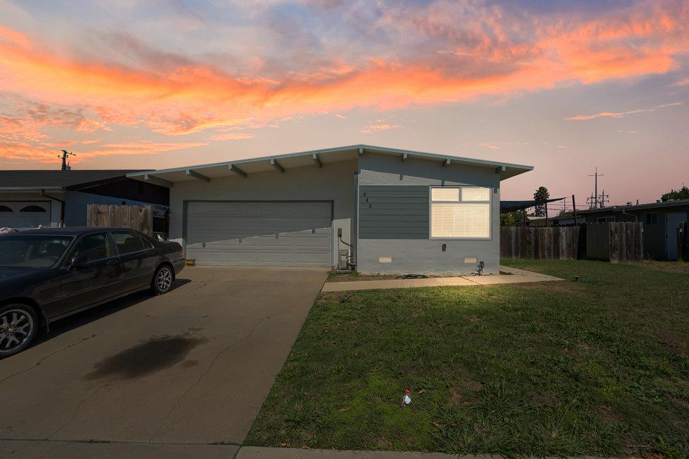 Detail Gallery Image 2 of 27 For 643 Rainier Dr, Salinas,  CA 93906 - 3 Beds | 2 Baths