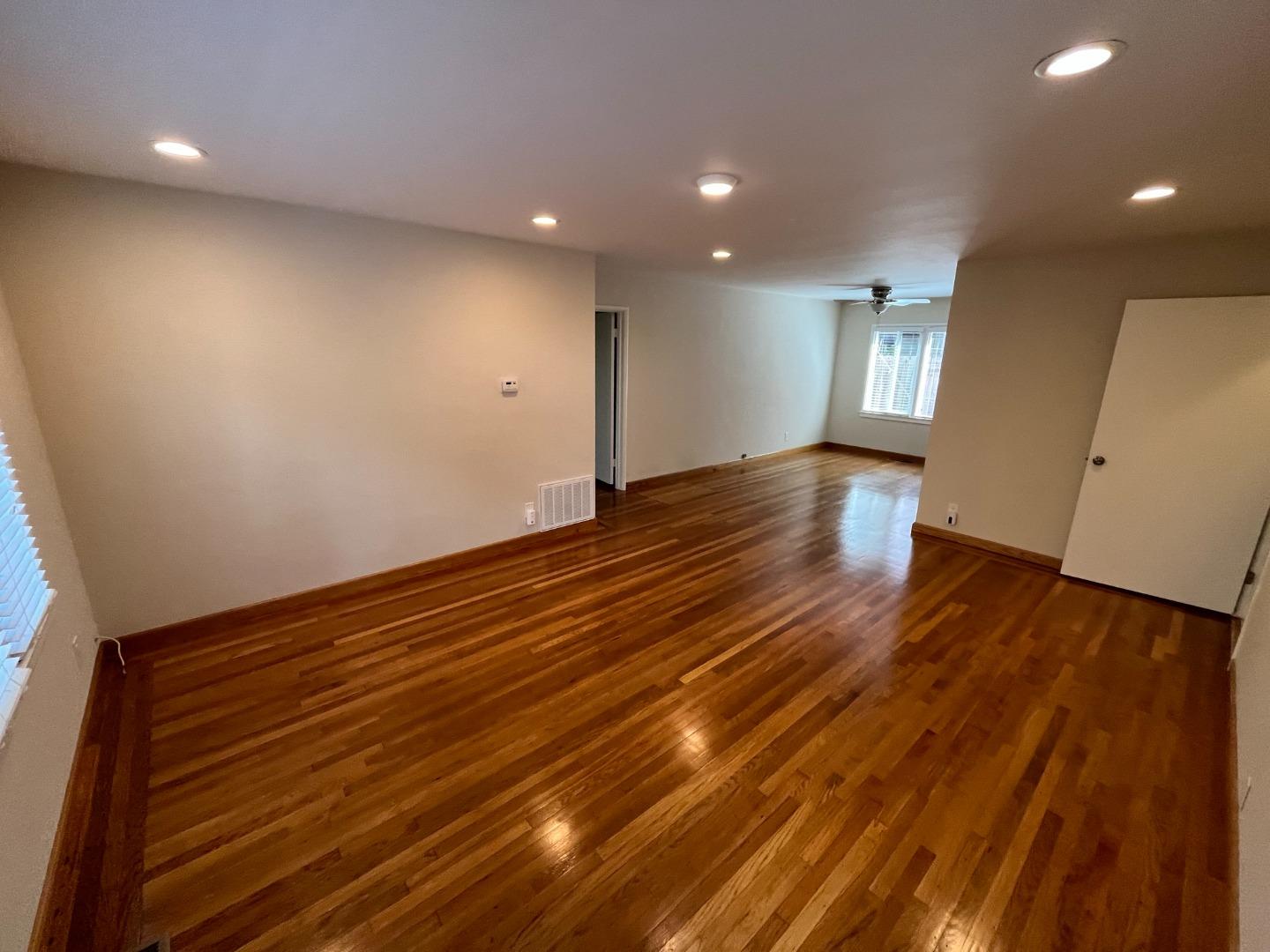 Detail Gallery Image 3 of 15 For 860 Live Oak Ave #1,  Menlo Park,  CA 94025 - 2 Beds | 1 Baths