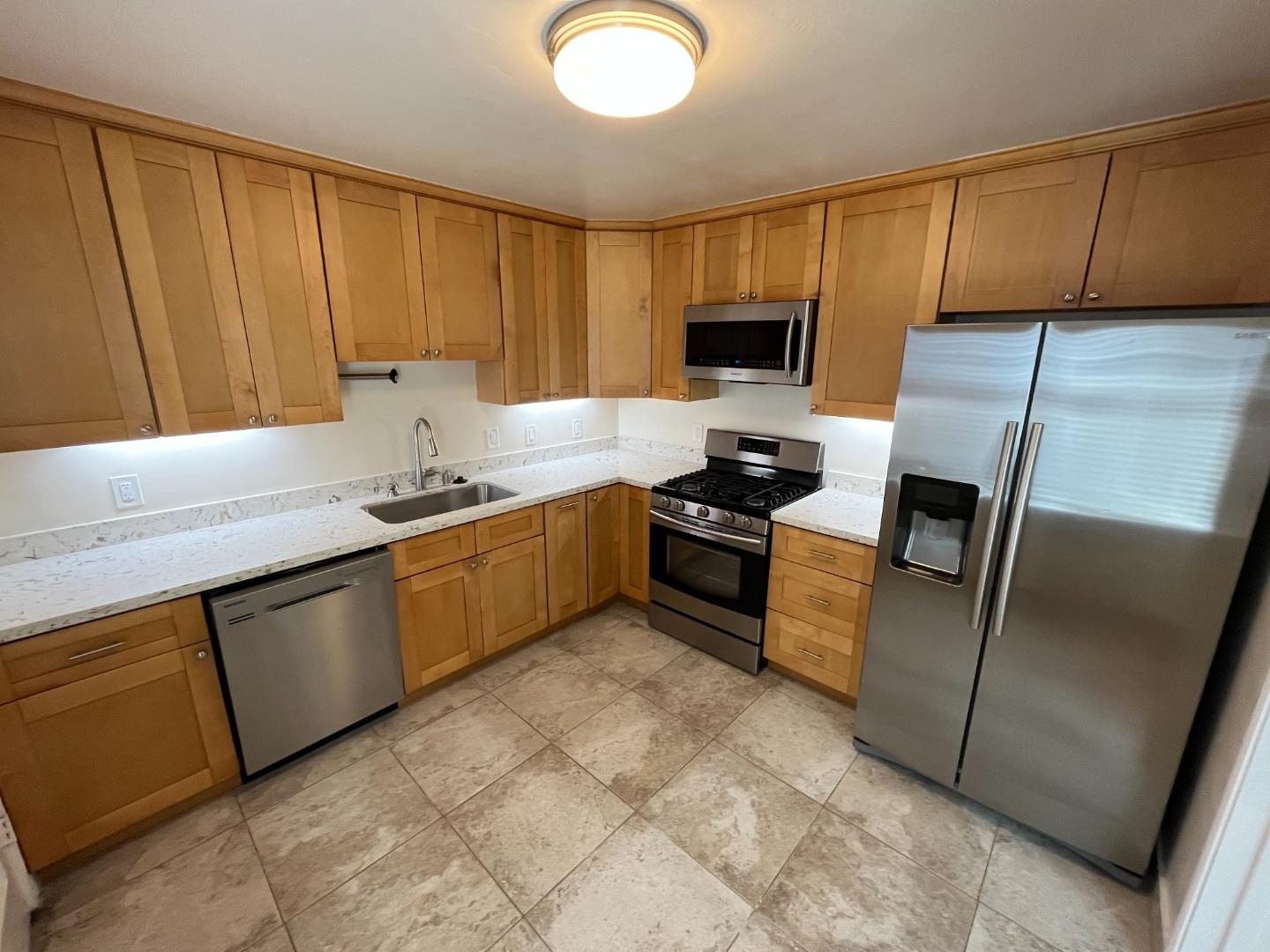 Detail Gallery Image 6 of 15 For 860 Live Oak Ave #1,  Menlo Park,  CA 94025 - 2 Beds | 1 Baths