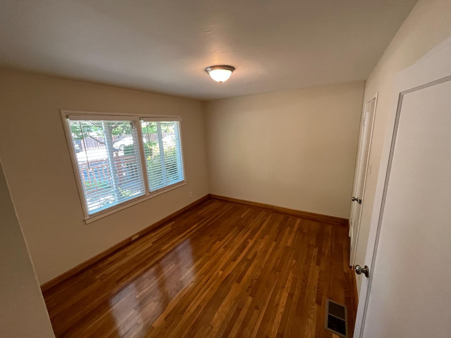 Detail Gallery Image 9 of 15 For 860 Live Oak Ave #1,  Menlo Park,  CA 94025 - 2 Beds | 1 Baths
