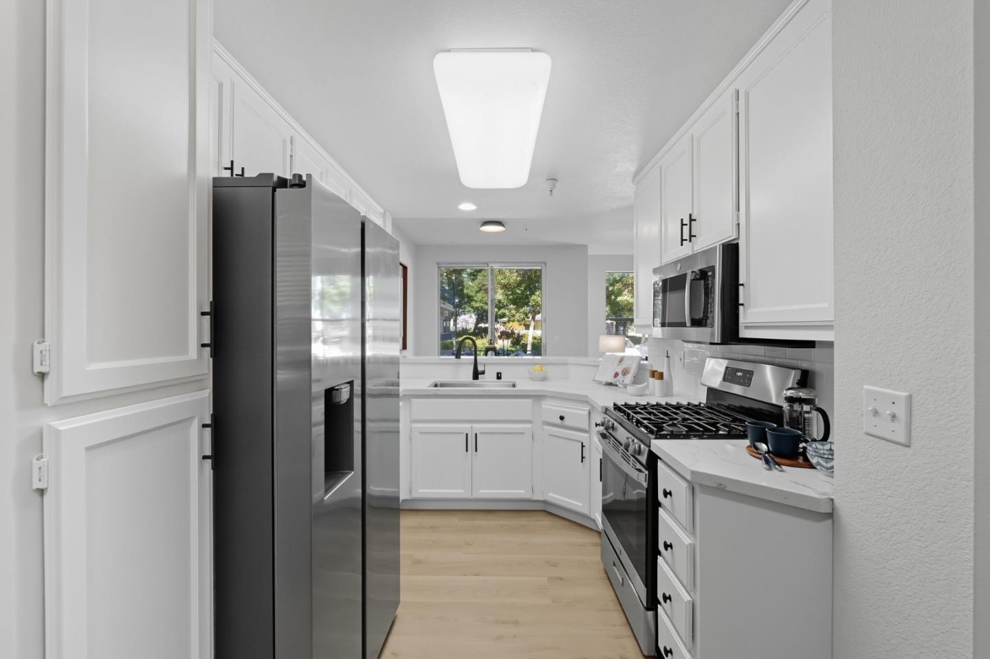 Detail Gallery Image 11 of 26 For 401 Baltic Cir #403,  Redwood City,  CA 94065 - 2 Beds | 2 Baths