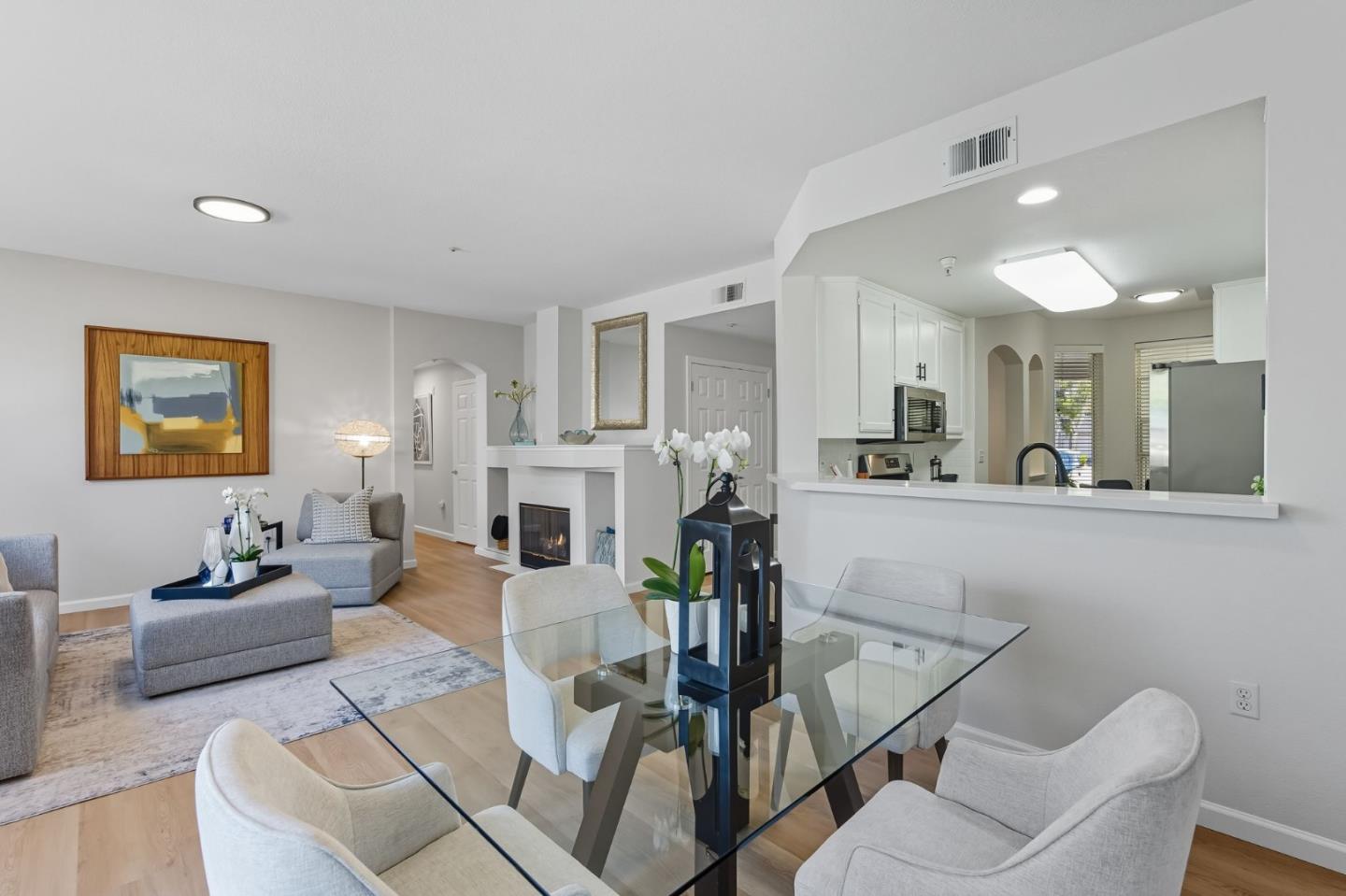 Detail Gallery Image 5 of 26 For 401 Baltic Cir #403,  Redwood City,  CA 94065 - 2 Beds | 2 Baths