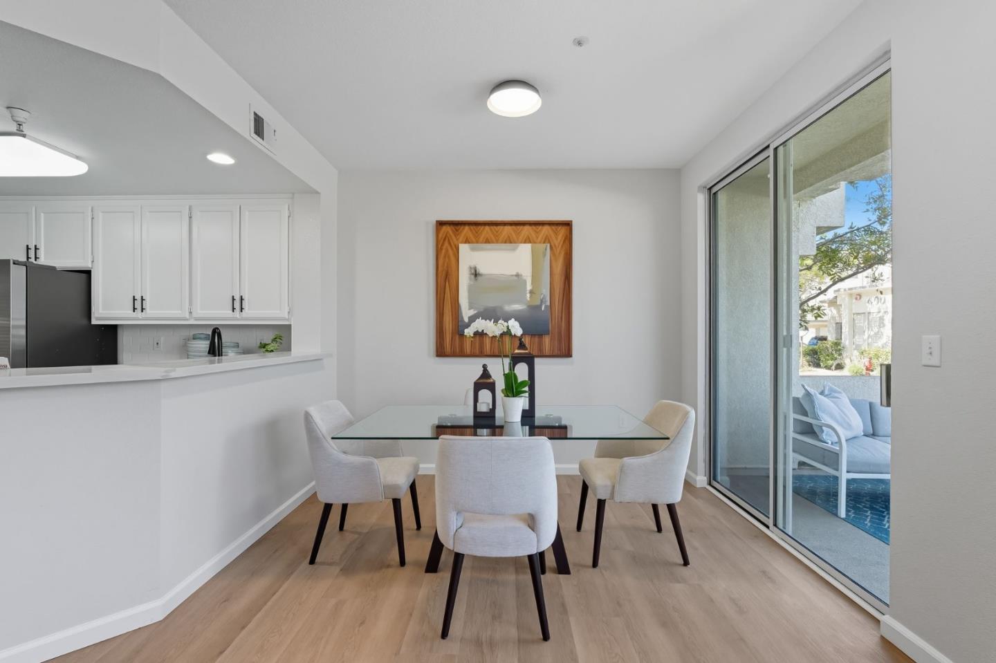 Detail Gallery Image 6 of 26 For 401 Baltic Cir #403,  Redwood City,  CA 94065 - 2 Beds | 2 Baths