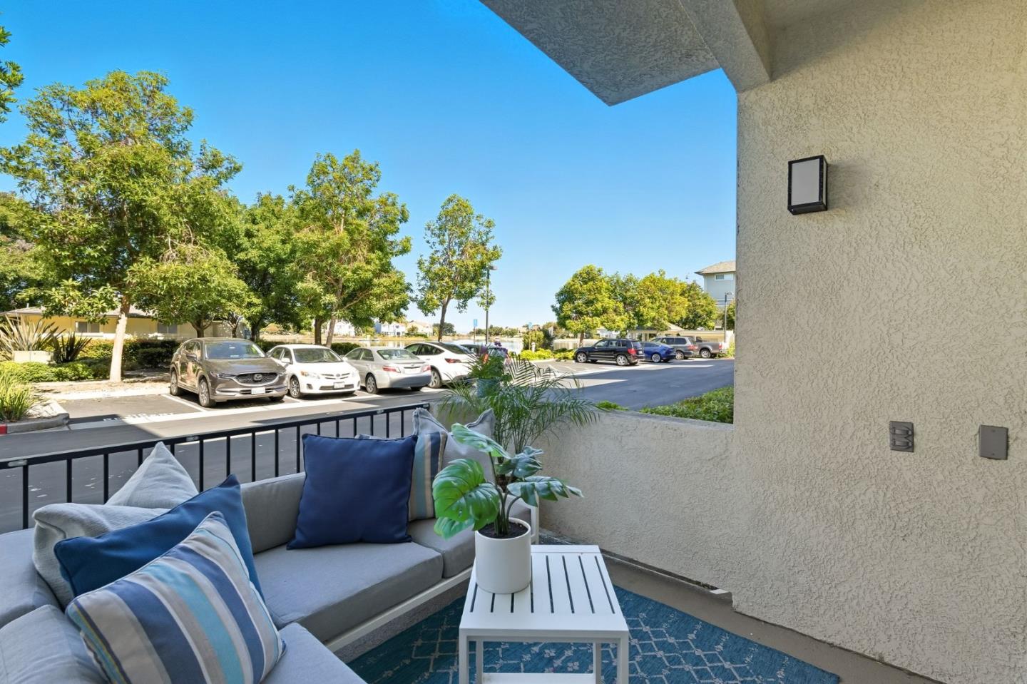 Detail Gallery Image 8 of 26 For 401 Baltic Cir #403,  Redwood City,  CA 94065 - 2 Beds | 2 Baths