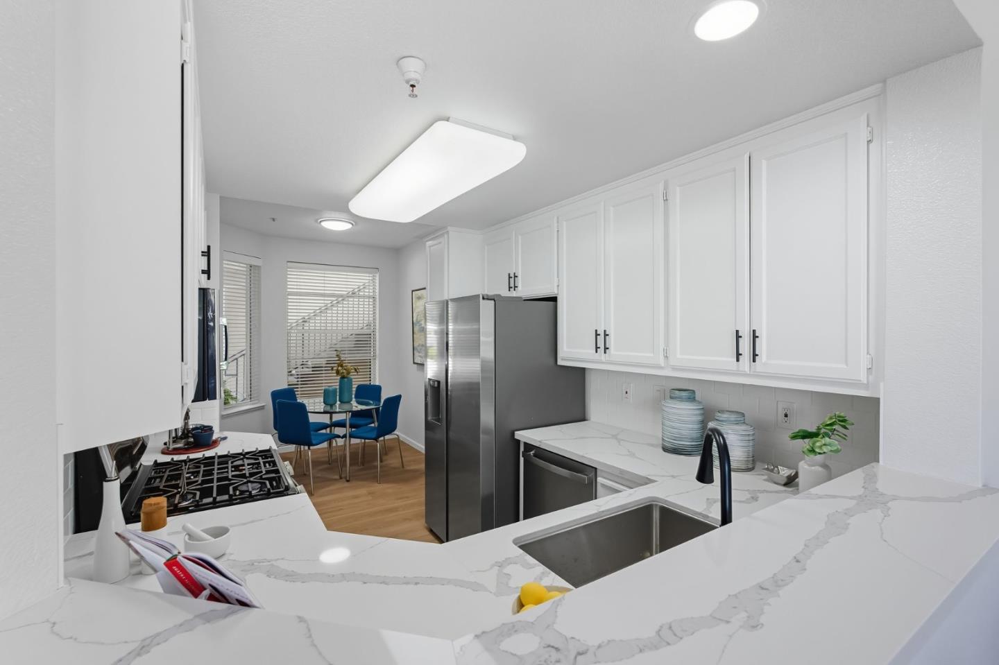 Detail Gallery Image 9 of 26 For 401 Baltic Cir #403,  Redwood City,  CA 94065 - 2 Beds | 2 Baths